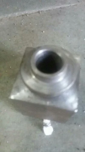 Plastic moulding die